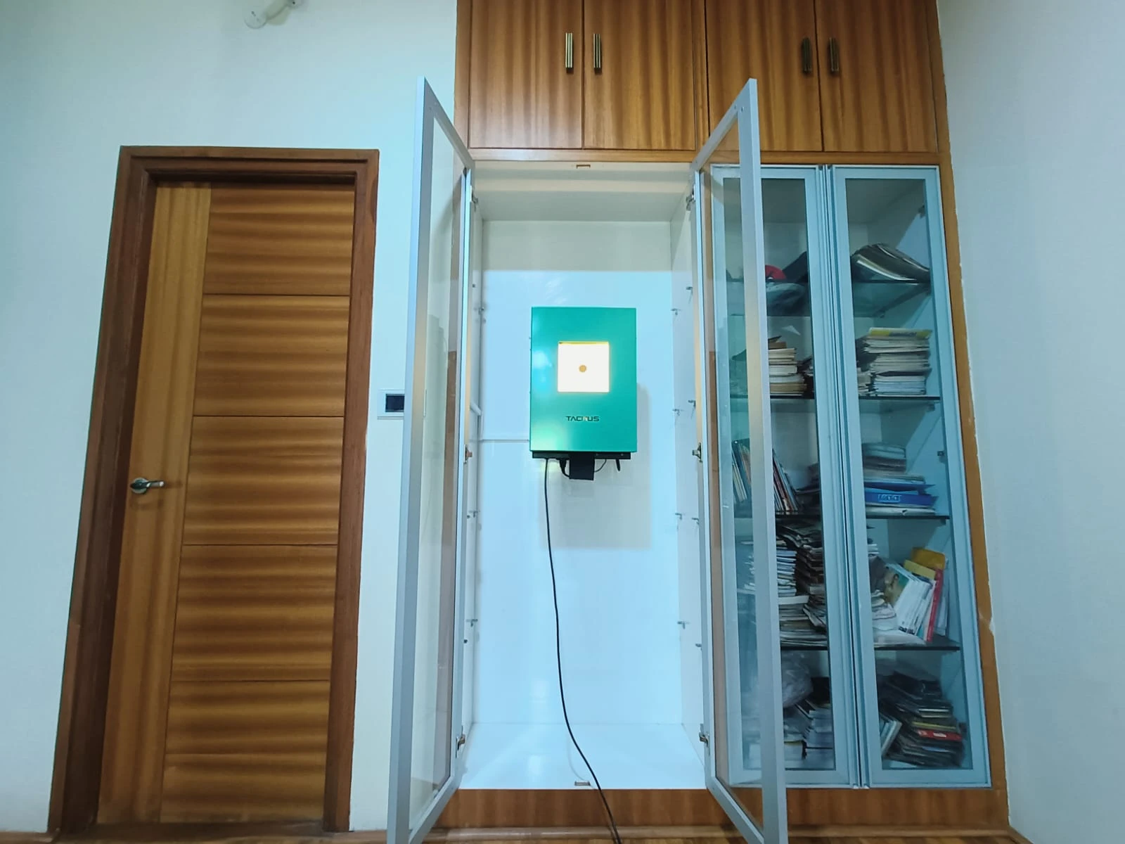 Tachus 10 electronic target fitted in an alcove designed for home training